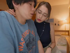 Anh nhân viên may mắn được chị quản lý dẫn về nhà khi chồng yêu đã đi vắng